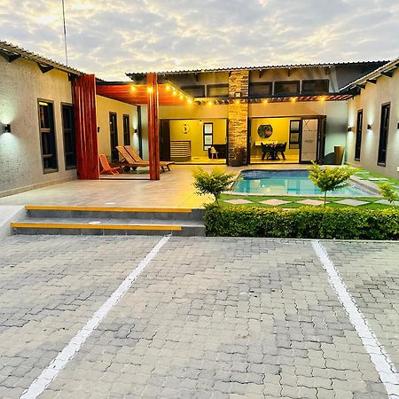 Signature Boutique Guesthouse Maun Ngoại thất bức ảnh