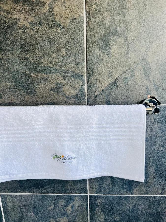 Signature Boutique Guesthouse Maun Ngoại thất bức ảnh